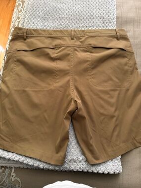 Roundtree & Yorke Performance Shorts - Khaki Brown